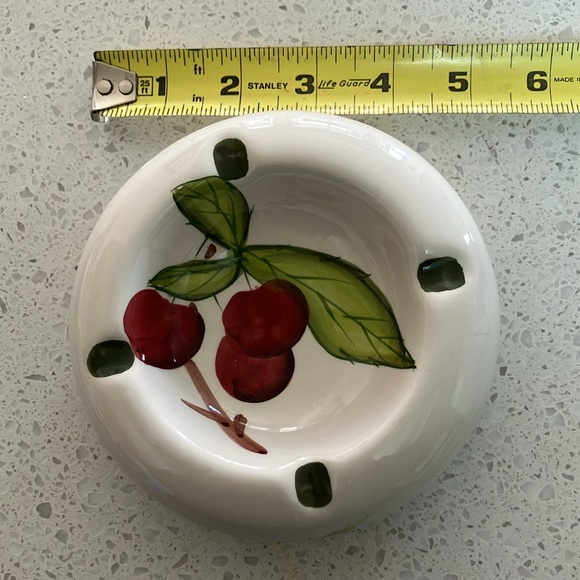 Vintage Ceramic Ashtray with cherries and cherry blossoms on the size‎ white/red - Picture 4 of 4